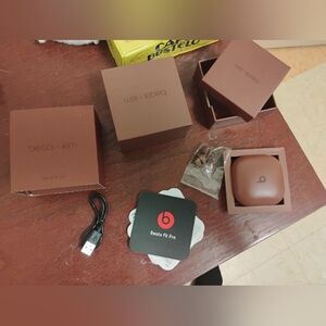 COPY - Brown beats my dre Kim Kardashian (order was cancelled by buyer)